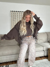 Load image into Gallery viewer, Exclusive | Wandering Free Pullover