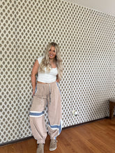 Load image into Gallery viewer, Wanderer Joggers