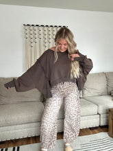 Load image into Gallery viewer, Exclusive | Wandering Free Pullover