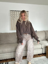 Load image into Gallery viewer, Exclusive | Wandering Free Pullover