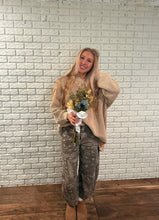 Load image into Gallery viewer, Fading Bandana Pants