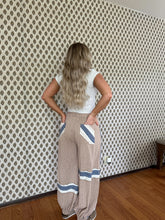 Load image into Gallery viewer, Wanderer Joggers