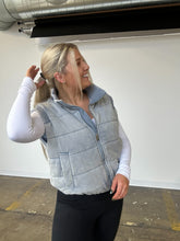 Load image into Gallery viewer, Trailing off Quilted Vest
