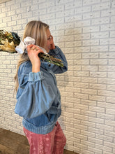 Load image into Gallery viewer, Undercut Knit Cardi
