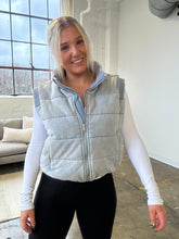 Load image into Gallery viewer, Trailing off Quilted Vest
