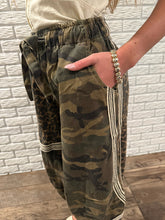 Load image into Gallery viewer, Beast Mode Patch Pants
