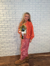 Load image into Gallery viewer, Undercut Knit Cardi
