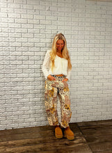 Load image into Gallery viewer, Falling For You Patch Pants
