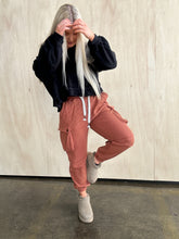 Load image into Gallery viewer, Moments of Leisure Textured Cargo Joggers
