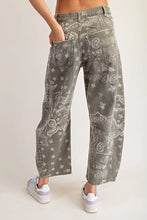 Load image into Gallery viewer, Pre-Order Fading Bandana Pants
