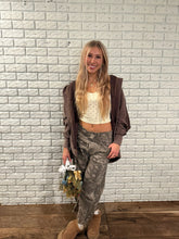 Load image into Gallery viewer, Fading Bandana Pants
