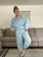 Load image into Gallery viewer, 686 Lounge Sweatshirt
