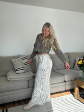 Load image into Gallery viewer, Steller Threads Wide Leg Pants
