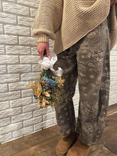 Load image into Gallery viewer, Fading Bandana Pants
