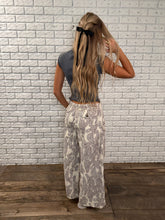 Load image into Gallery viewer, Second Glance Wide Leg Pants
