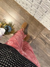 Load image into Gallery viewer, Fading Bandana Pants
